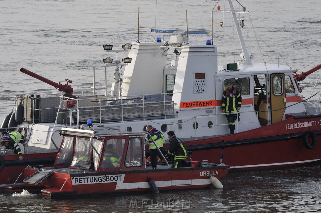 Einsatz BF Koeln Chemie im Hafen Godorf FF P06.jpg